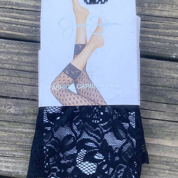 Jessica Simpson Black Lace Capri Leggings sz small/medium - Picture 2 of 7